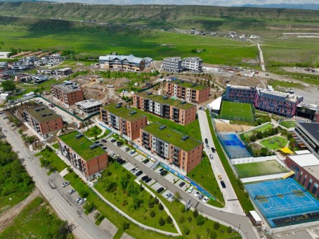 შენი სახლი ლისზე • Lisi House-ს მწვანე გადახურვა