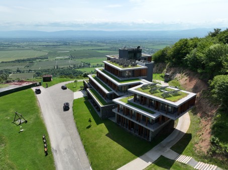 Kvareli Lake Resort • ყვარლის ტბა- ის მწვანე გადახურვა